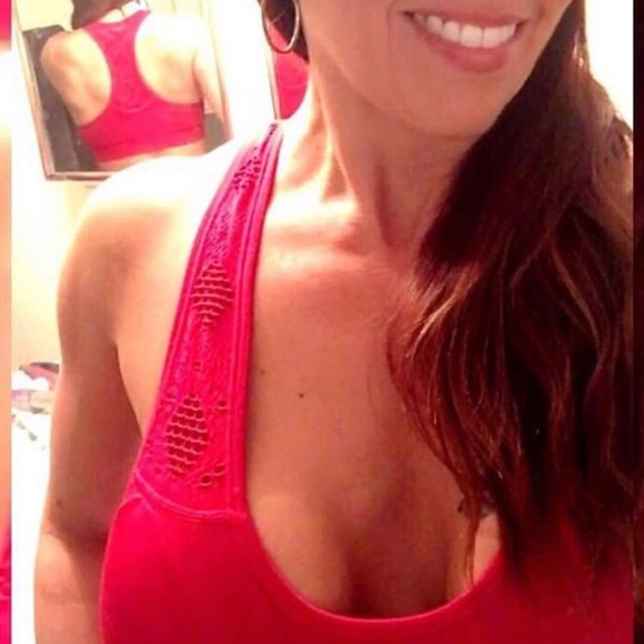 Red scoop neck push up sports bra Racerback - Picture 4 of 5